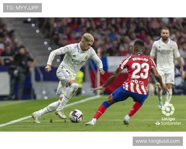 巴尔韦德与格里兹曼:全能中场和影锋的战术角色及适配性解析 巴尔韦德与格里兹曼:全能中场和影锋的战术角色及适配性解析